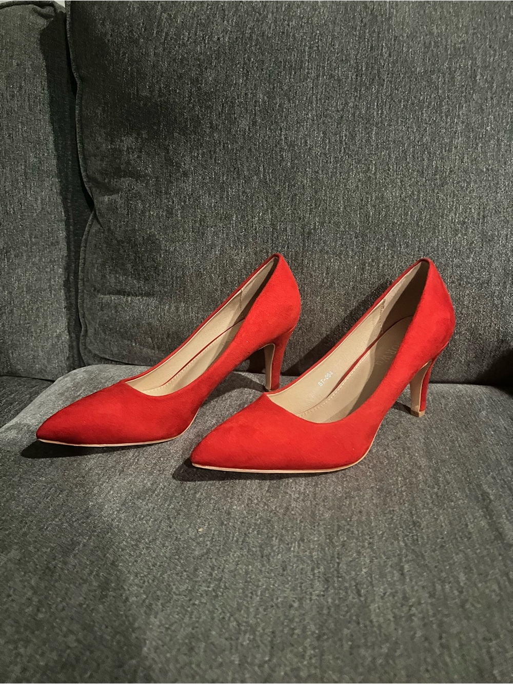 Women's Red Pointed-Toe Mid Heel Pumps